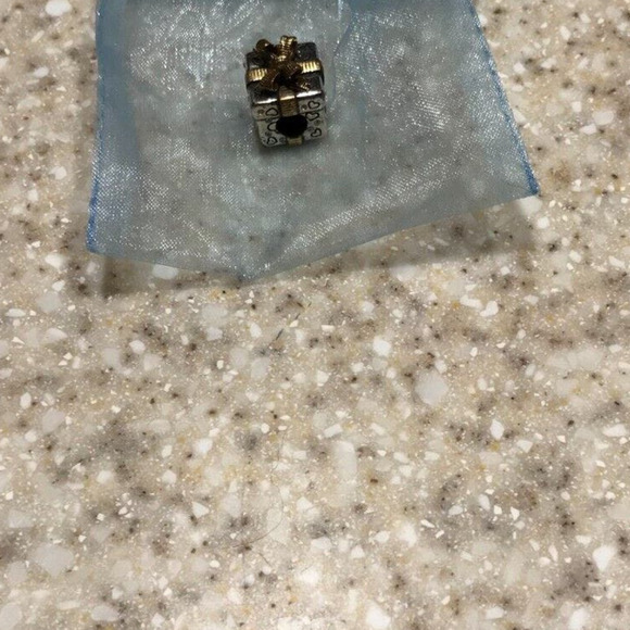 Brighton GIFT BOX Present STOPPER Bead Charm Holiday Christmas J95142-NEW - Picture 2 of 3